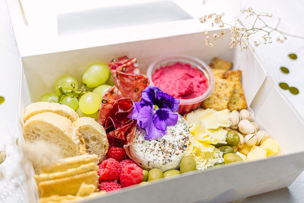 Boîte de snacking fromage et charcuterie petite